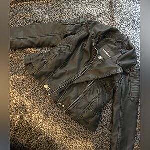 Cute leather coat 4t